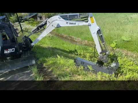 Bobcat E20とブッシュカッターJM1300のコラボレーション草刈り風景（2021/06/16)